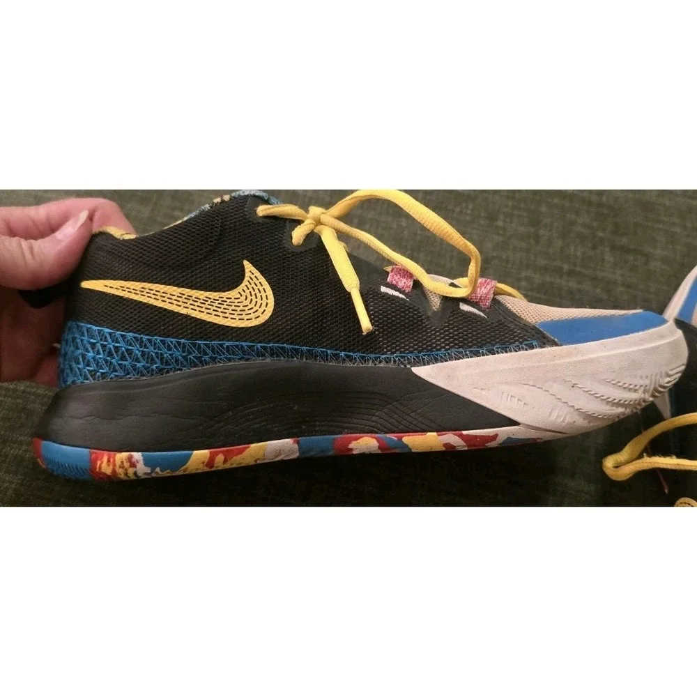 Nike Kyrie Flytrap 6 Youth Size 38.5 Multi Color Basketball Sneakers Irving